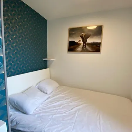 דירה Quiet With Balcony Near The Sea