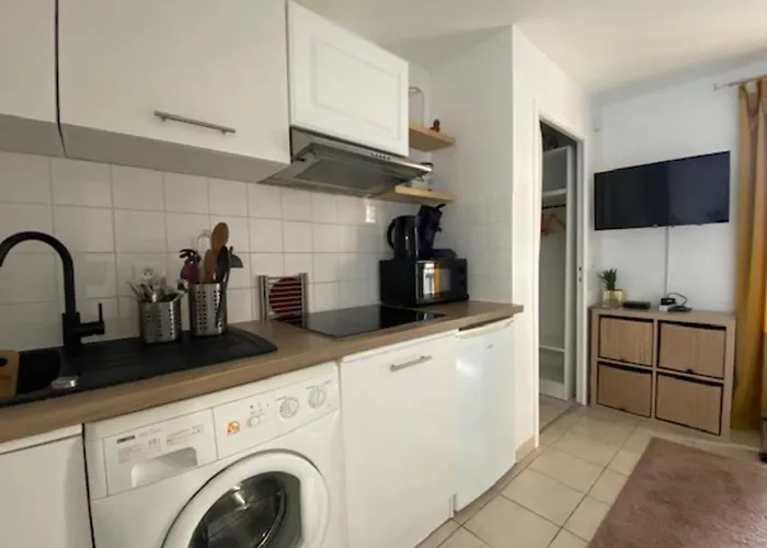 Quiet With Balcony Near The Sea *